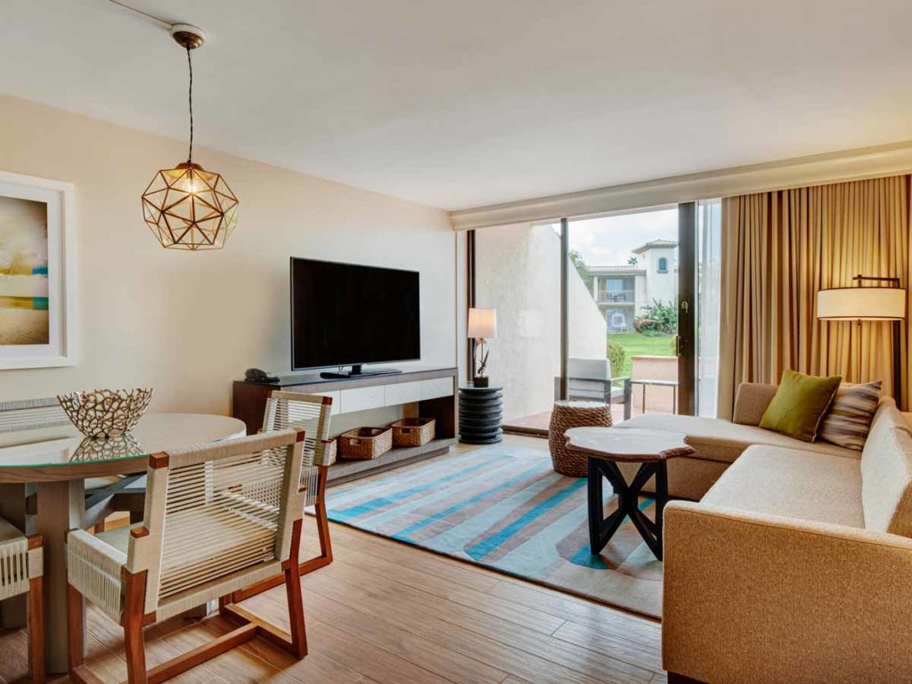 King Bayview Corner Suite living room and entertainment center