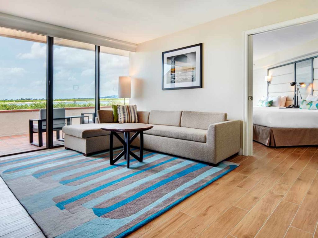 Queen sized Corner Suite with water view