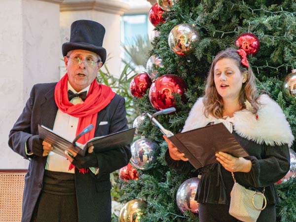 Carolers At Mission Bay Resort