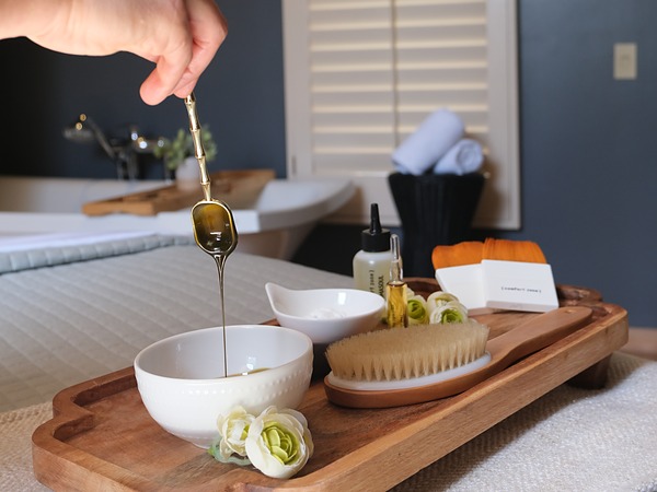 Botanical body oil and dry brush spa tray at San Diego Mission Bay Resort